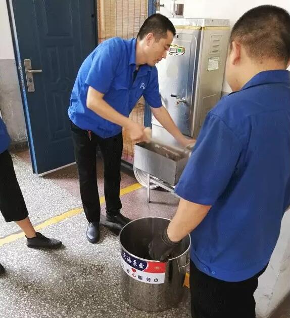 山西天海泵業(yè)公司工會(huì)為一線員工送“清涼” 山西天海泵業(yè)公司工會(huì)為一線員工送“清涼”
