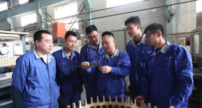 瓦軸勞模創(chuàng)新工作室攻堅(jiān)克難顯身手 瓦軸勞模創(chuàng)新工作室攻堅(jiān)克難顯身手