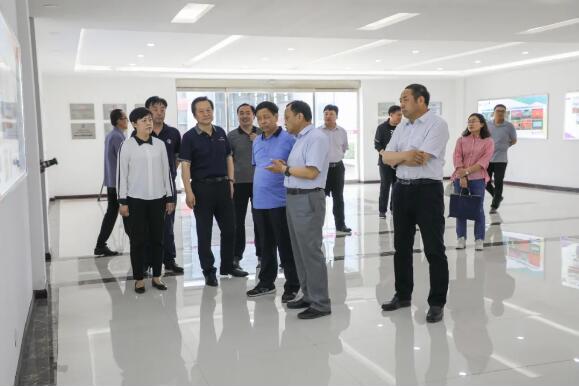 山西省小企業(yè)發(fā)展促進(jìn)局副局長(zhǎng)張會(huì)榮蒞臨北京好利集團(tuán)山西基地調(diào)研 山西省小企業(yè)發(fā)展促進(jìn)局副局長(zhǎng)張會(huì)榮蒞臨北京好利集團(tuán)山西基地調(diào)研