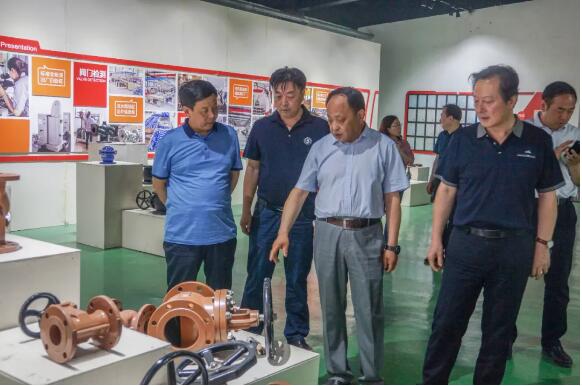 山西省小企業(yè)發(fā)展促進(jìn)局副局長(zhǎng)張會(huì)榮蒞臨北京好利集團(tuán)山西基地調(diào)研 山西省小企業(yè)發(fā)展促進(jìn)局副局長(zhǎng)張會(huì)榮蒞臨北京好利集團(tuán)山西基地調(diào)研