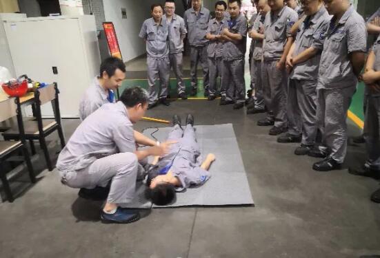 觸電急救現(xiàn)場演示 觸電急救現(xiàn)場演示