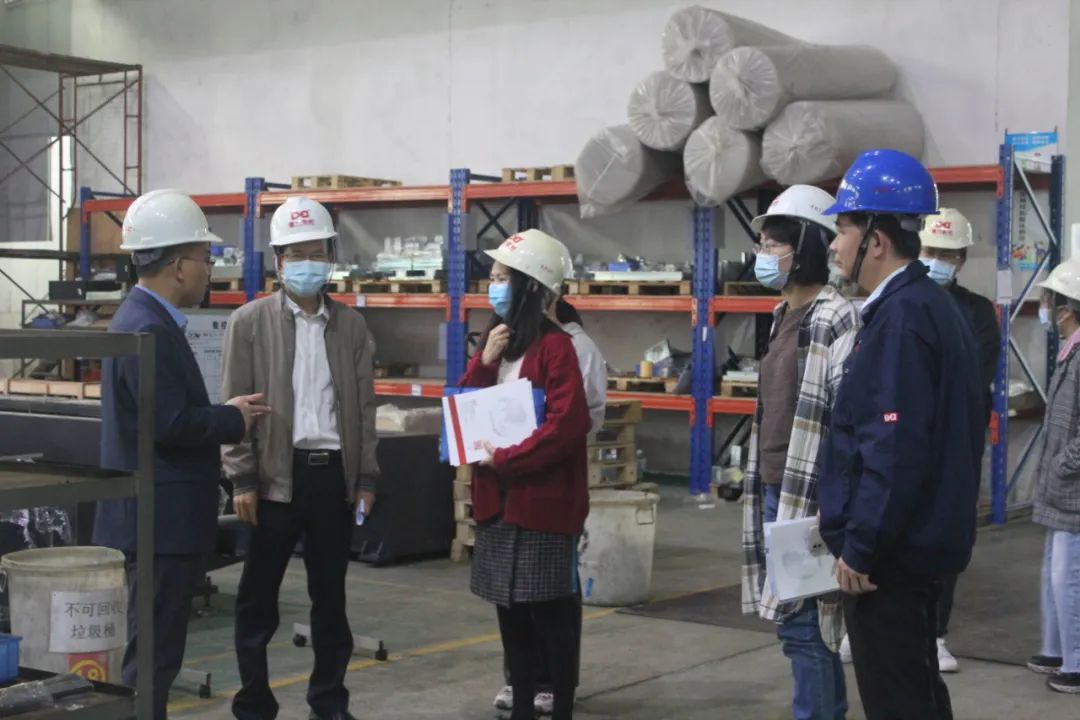 白云區(qū)科工商信局蘇新德副局長(zhǎng)、民科園洪主任蒞臨德力數(shù)控指導(dǎo)調(diào)研 白云區(qū)科工商信局蘇新德副局長(zhǎng)、民科園洪主任蒞臨德力數(shù)控指導(dǎo)調(diào)研