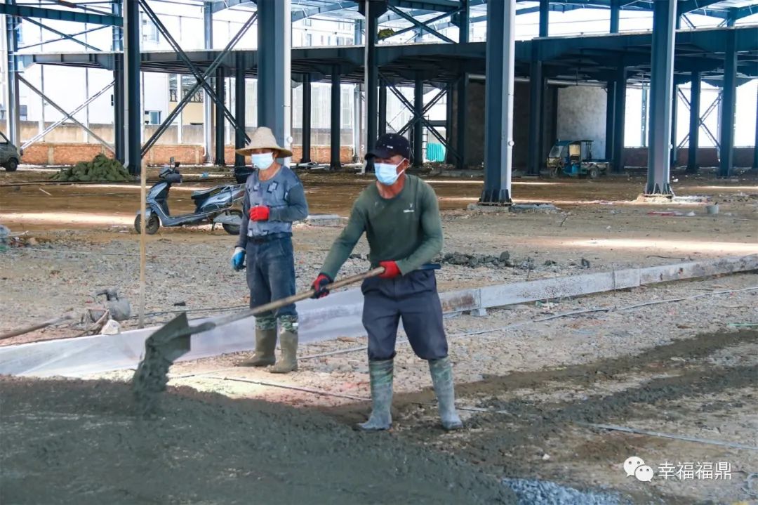 工人施工中 工人施工中