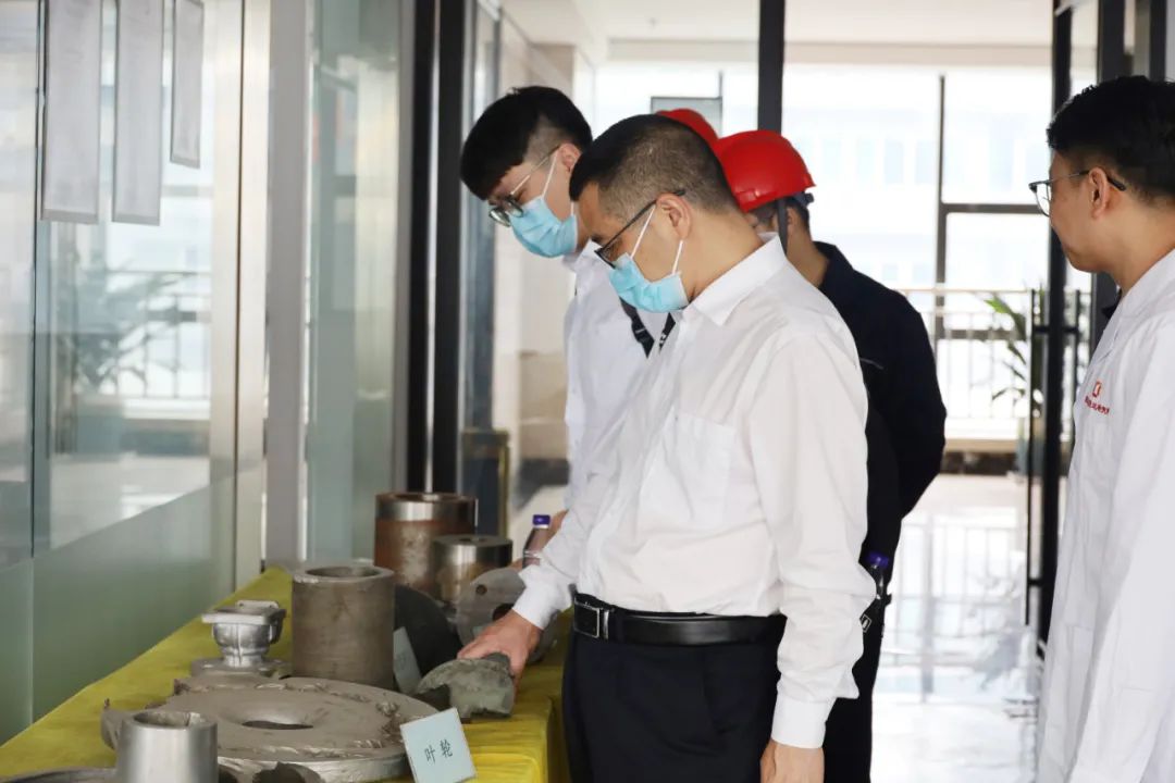 參觀企業(yè)研究院(1) 參觀企業(yè)研究院(1)
