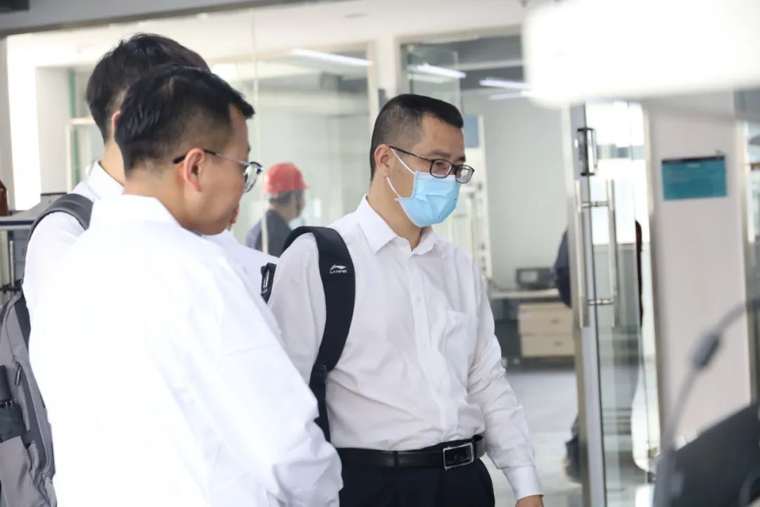 參觀企業(yè)研究院(2) 參觀企業(yè)研究院(2)