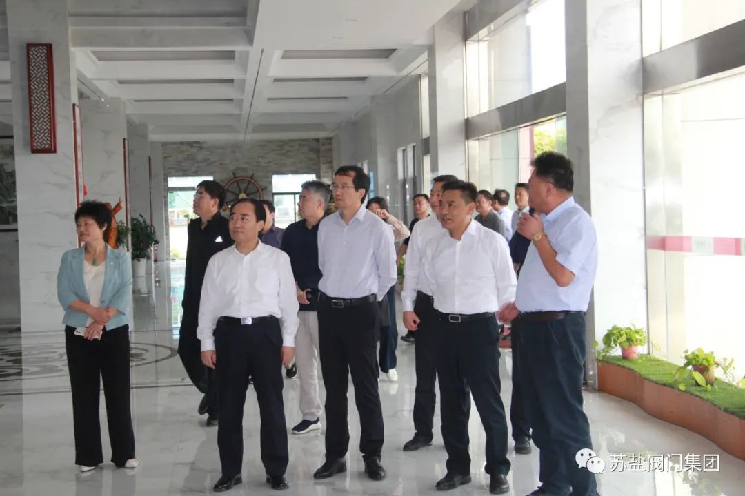 參觀產(chǎn)品展示館 參觀產(chǎn)品展示館