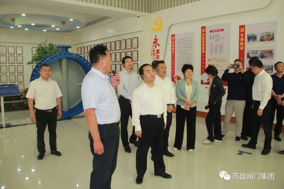 參觀產(chǎn)品展示館 參觀產(chǎn)品展示館