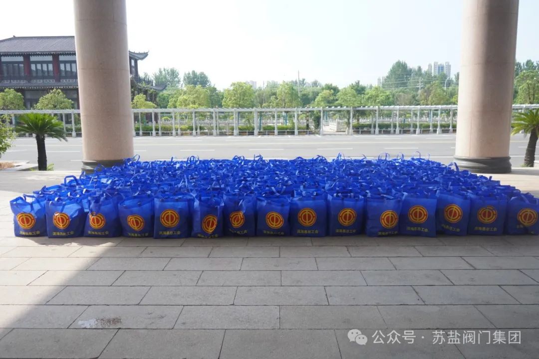濱?h總工會(huì)領(lǐng)導(dǎo)來蘇鹽閥門集團(tuán)公司送清涼送關(guān)懷 濱海縣總工會(huì)領(lǐng)導(dǎo)來蘇鹽閥門集團(tuán)公司送清涼送關(guān)懷