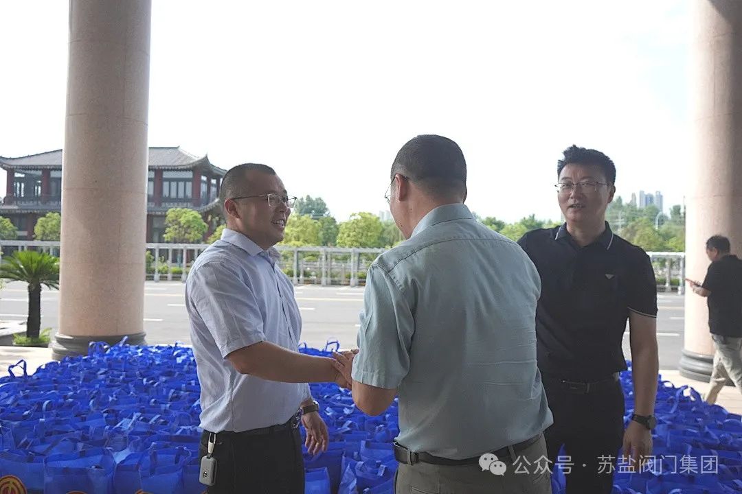 濱海縣總工會(huì)領(lǐng)導(dǎo)來蘇鹽閥門集團(tuán)公司送清涼送關(guān)懷 濱?h總工會(huì)領(lǐng)導(dǎo)來蘇鹽閥門集團(tuán)公司送清涼送關(guān)懷