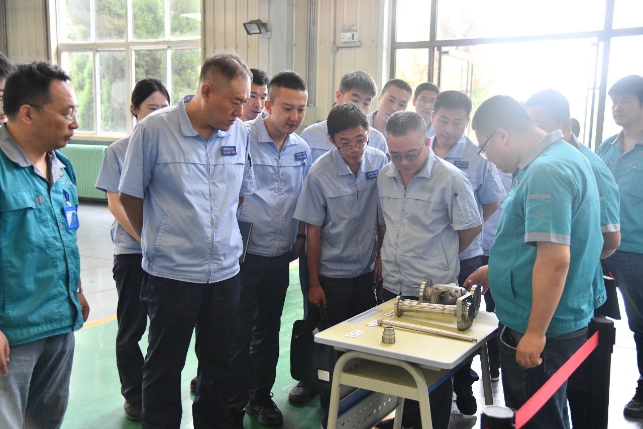 大連機(jī)床營銷服務(wù)中心與大連長豐實(shí)業(yè)機(jī)加車間開展聯(lián)合主題黨日 大連機(jī)床營銷服務(wù)中心與大連長豐實(shí)業(yè)機(jī)加車間開展聯(lián)合主題黨日