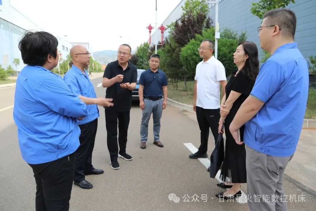 天水市科技局黨組書記薛林榮來星火機(jī)床公司調(diào)研 天水市科技局黨組書記薛林榮來星火機(jī)床公司調(diào)研