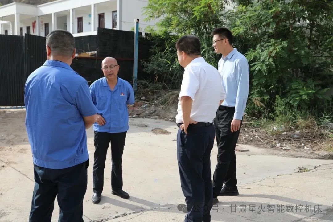 天水市工信局領(lǐng)導(dǎo)來(lái)星火機(jī)床公司檢查技改項(xiàng)目 天水市工信局領(lǐng)導(dǎo)來(lái)星火機(jī)床公司檢查技改項(xiàng)目