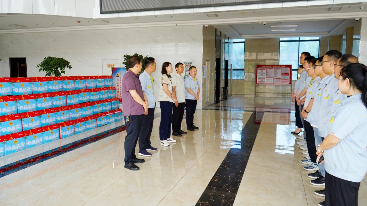 寶雞機(jī)床集團(tuán)持續(xù)開展“送清涼”活動(dòng) 寶雞機(jī)床集團(tuán)持續(xù)開展“送清涼”活動(dòng)