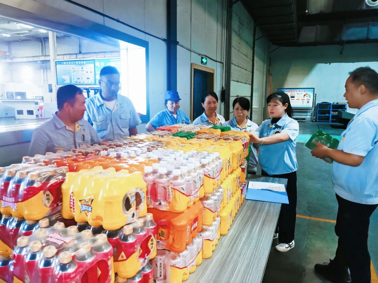 寶雞機(jī)床集團(tuán)持續(xù)開展“送清涼”活動(dòng) 寶雞機(jī)床集團(tuán)持續(xù)開展“送清涼”活動(dòng)